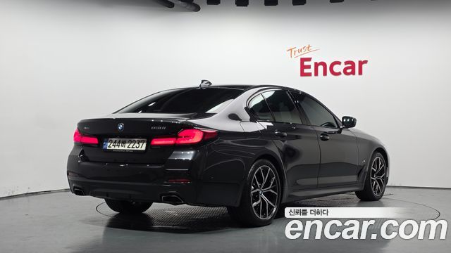 BMW 5-Series 2023 — photo 2