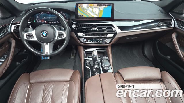 BMW 5-Series 2023 — photo 10