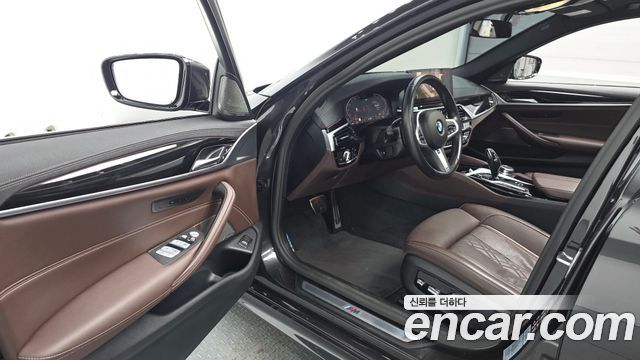 BMW 5-Series 2023 — photo 13