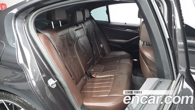 BMW 5-Series 2023 — photo 17