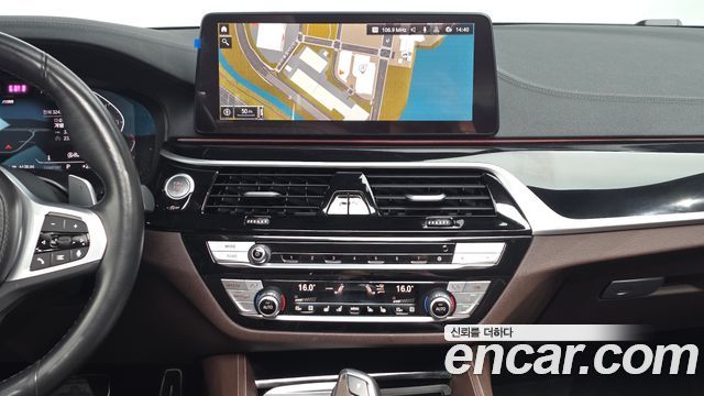 BMW 5-Series 2023 — photo 19