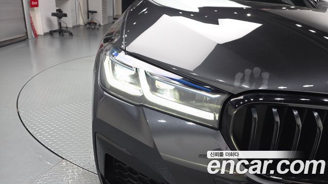 BMW 5-Series 2023 — photo 8