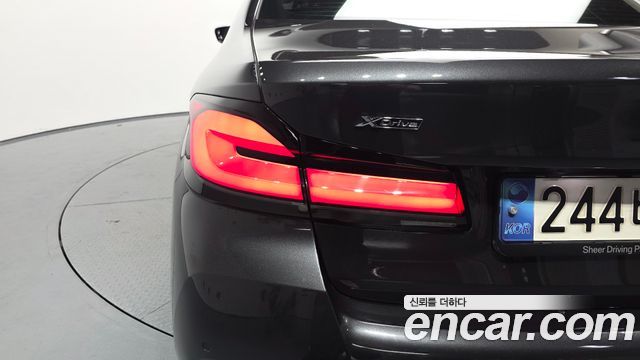 BMW 5-Series 2023 — photo 9