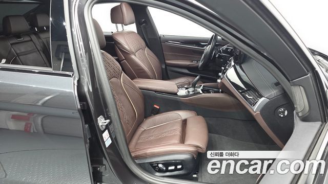 BMW 5-Series 2023 — photo 16