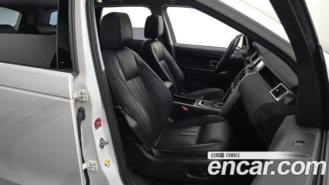 Land Rover Discovery Sport 2016 — photo 12
