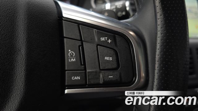 Land Rover Discovery Sport 2016 — photo 17