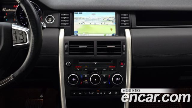 Land Rover Discovery Sport 2016 — photo 18