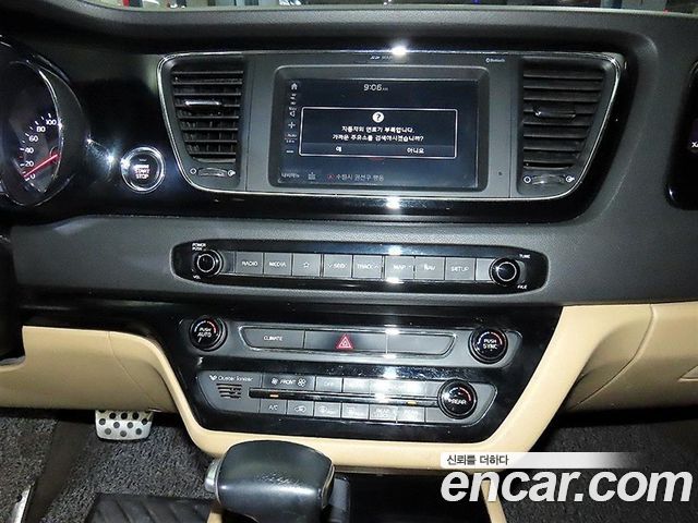 Kia Canival 2018 — photo 10