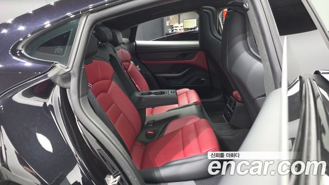 Porsche Taycan 2025 — photo 12