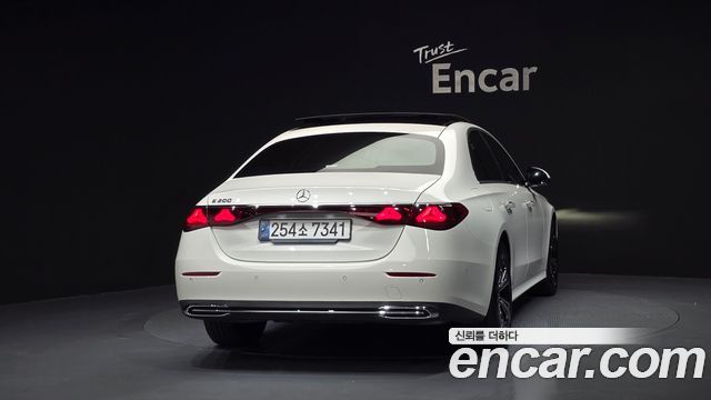 Mercedes-Benz E-Class 2024 — photo 4