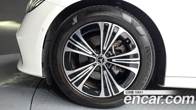 Mercedes-Benz E-Class 2024 — photo 5