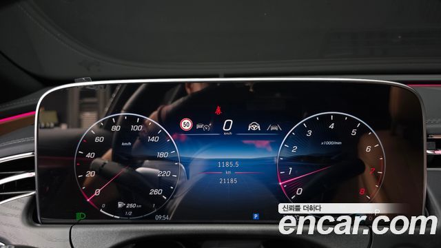 Mercedes-Benz E-Class 2024 — photo 11