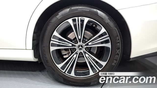 Mercedes-Benz E-Class 2024 — photo 7