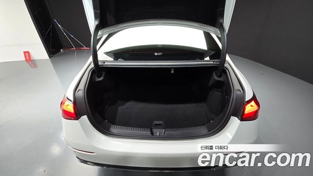 Mercedes-Benz E-Class 2024 — photo 27