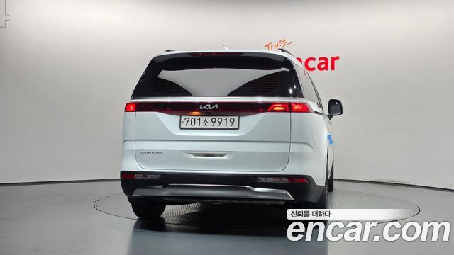 Kia Canival 2022 — photo 4