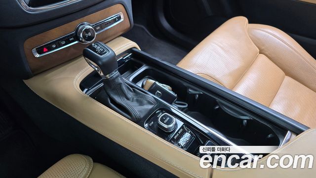 Volvo XC90 2017 — photo 9