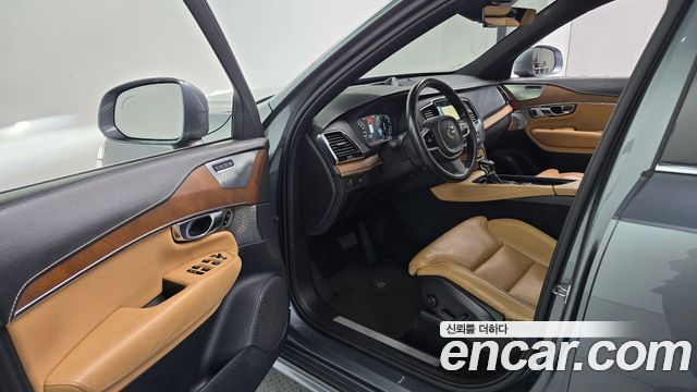Volvo XC90 2017 — photo 10
