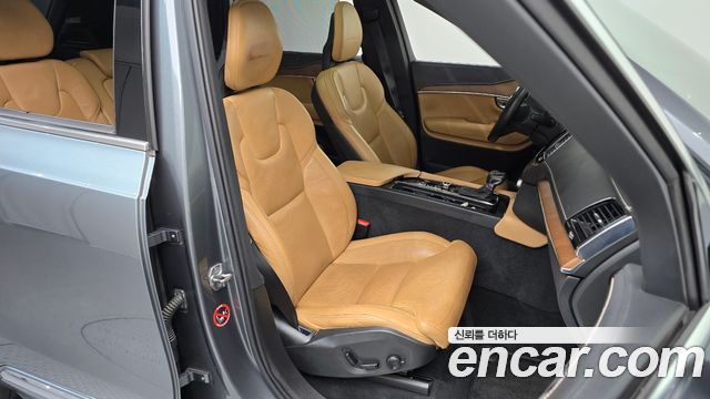 Volvo XC90 2017 — photo 12
