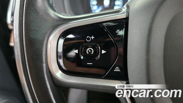 Volvo XC90 2017 — photo 16