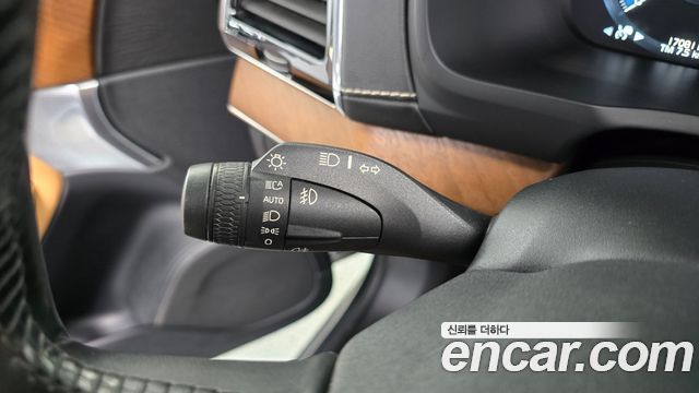 Volvo XC90 2017 — photo 17