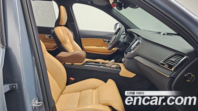 Volvo XC90 2023 — photo 17