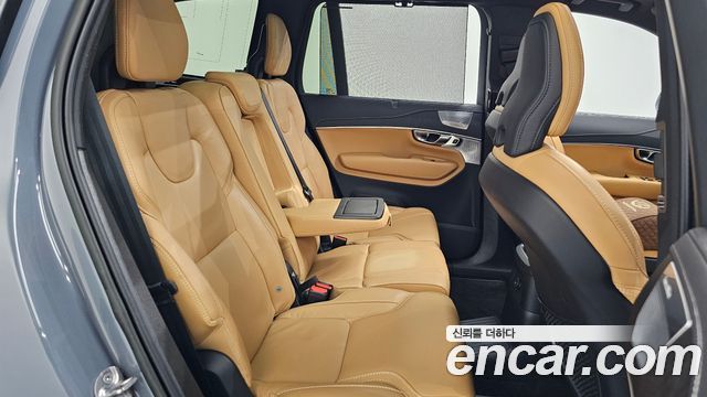 Volvo XC90 2023 — photo 18