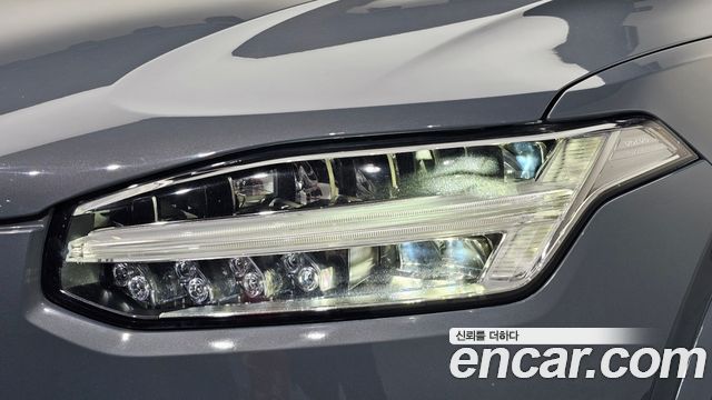 Volvo XC90 2023 — photo 8
