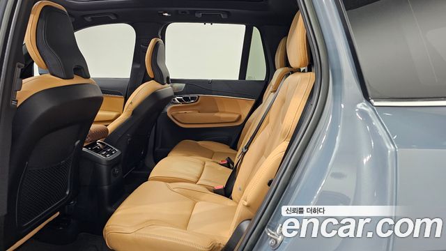 Volvo XC90 2023 — photo 16