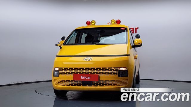 Hyundai Staria 2022 — photo 3