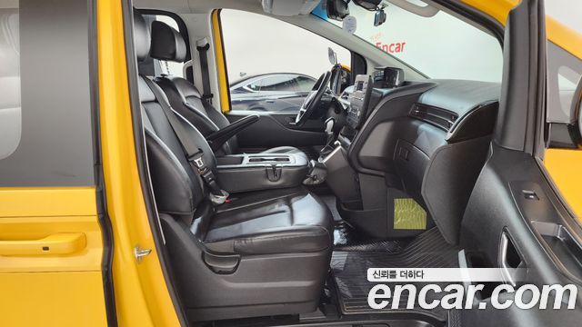 Hyundai Staria 2022 — photo 16