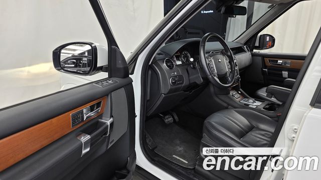 Land Rover Discovery 2014 — photo 10
