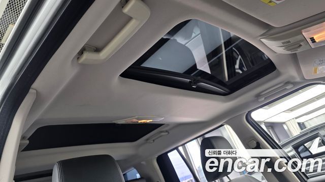 Land Rover Discovery 2014 — photo 17
