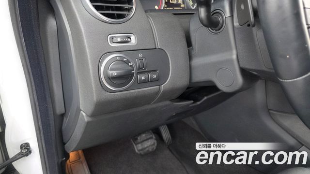 Land Rover Discovery 2014 — photo 18