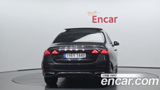 Mercedes-Benz E-Class 2024 — photo 4