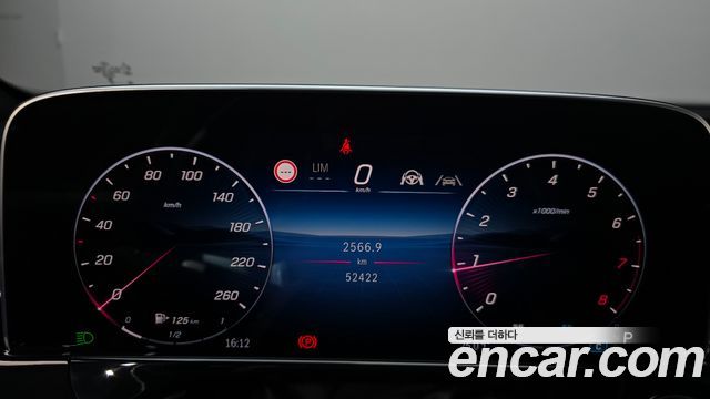 Mercedes-Benz E-Class 2024 — photo 11