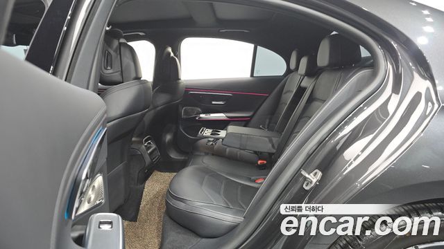 Mercedes-Benz E-Class 2024 — photo 18