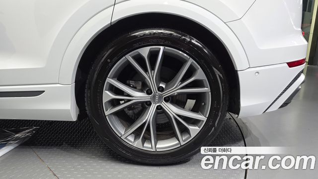 Audi Q8 2021 — photo 5