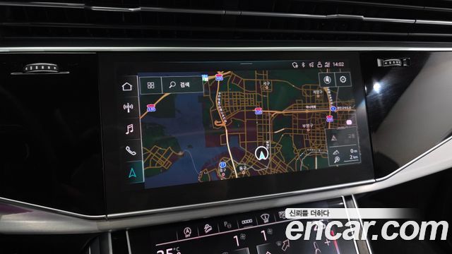 Audi Q8 2021 — photo 21