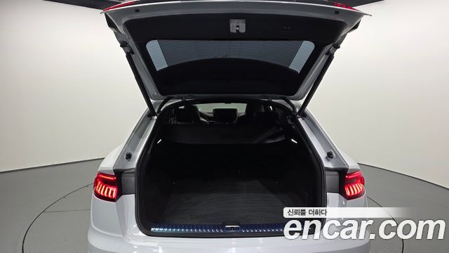 Audi Q8 2021 — photo 26