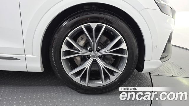Audi Q8 2021 — photo 7