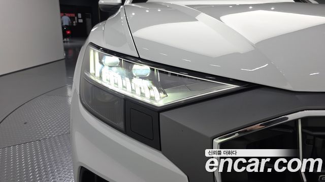 Audi Q8 2021 — photo 8