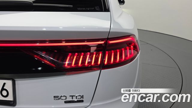 Audi Q8 2021 — photo 9