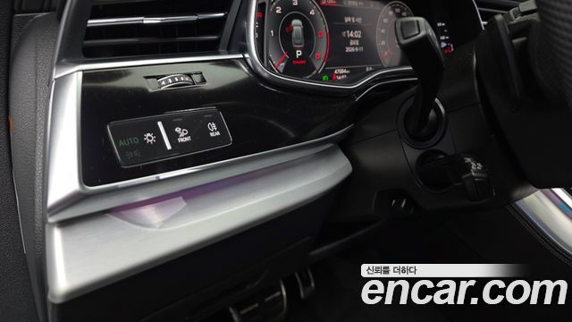Audi Q8 2021 — photo 31