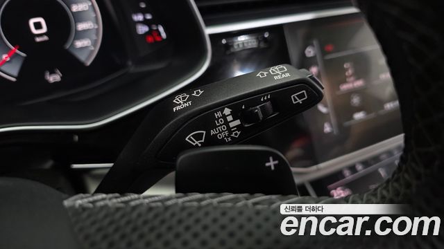Audi Q8 2021 — photo 33