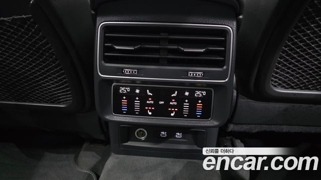 Audi Q8 2021 — photo 34