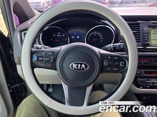 Kia Canival 2016 — photo 16