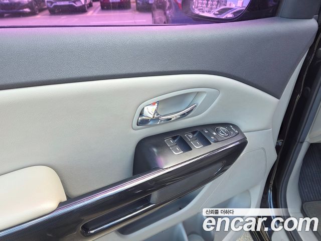 Kia Canival 2016 — photo 17