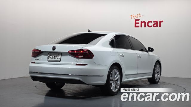 Volkswagen Passat 2018 — photo 2