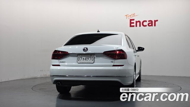 Volkswagen Passat 2018 — photo 4