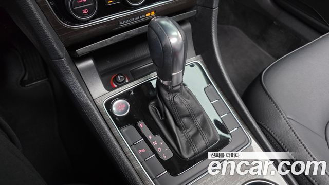 Volkswagen Passat 2018 — photo 12